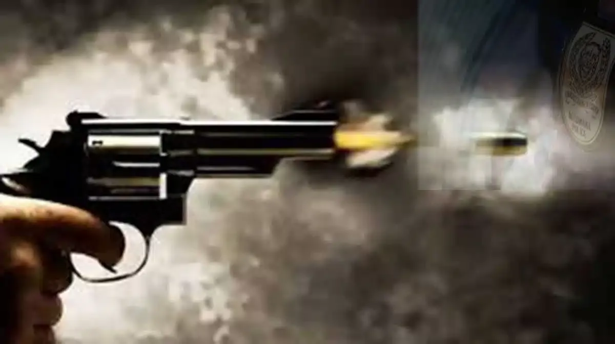 ठाणे में गोलीबारी के बाद मौके पर मौजूद पुलिस