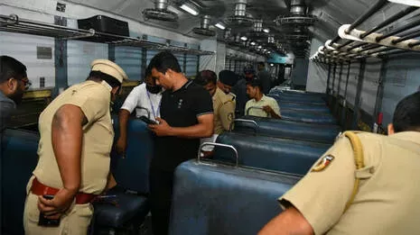 अलप्पुझा में ट्रेन के डिब्बे के नीचे मानव अंग मिलने से जांच