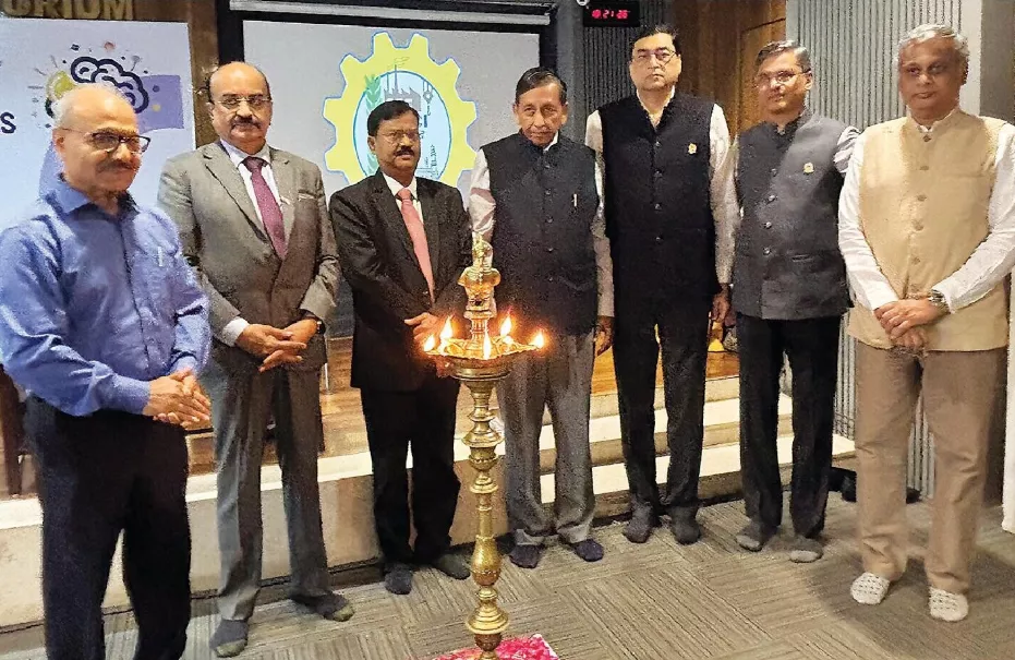 कार्यक्रम में मानसिक स्वास्थ्य पर चर्चा करते वक्ता