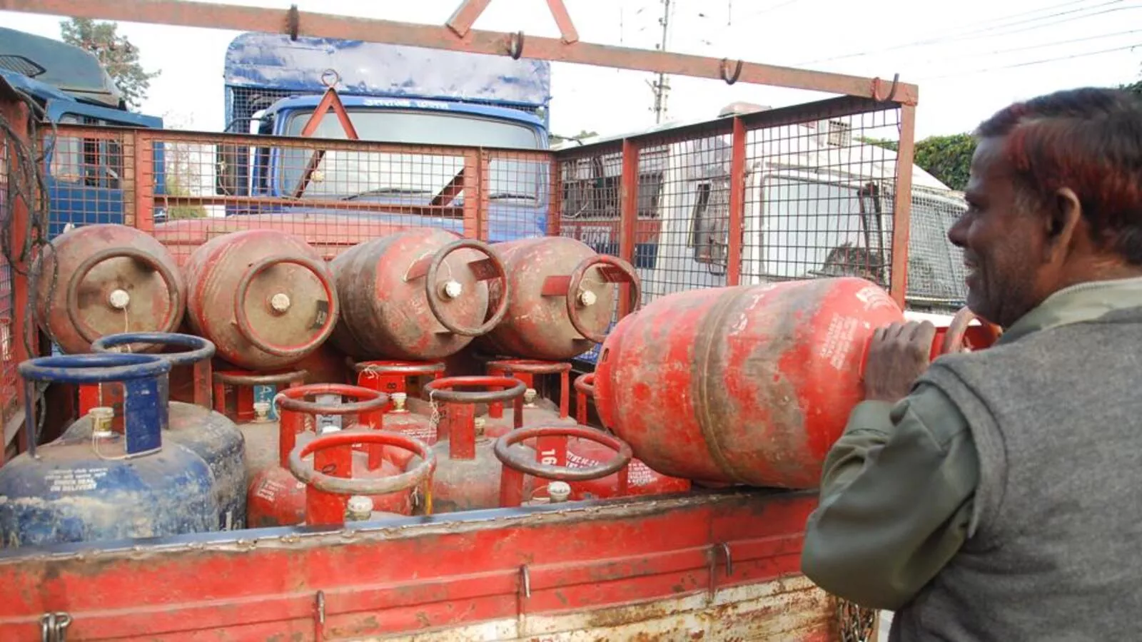 होटल-रेस्तरां में एलपीजी आपूर्ति संकट का दृश्य