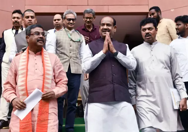 पश्चिम एशिया के लिए उड़ान भरता एयर इंडिया विमान