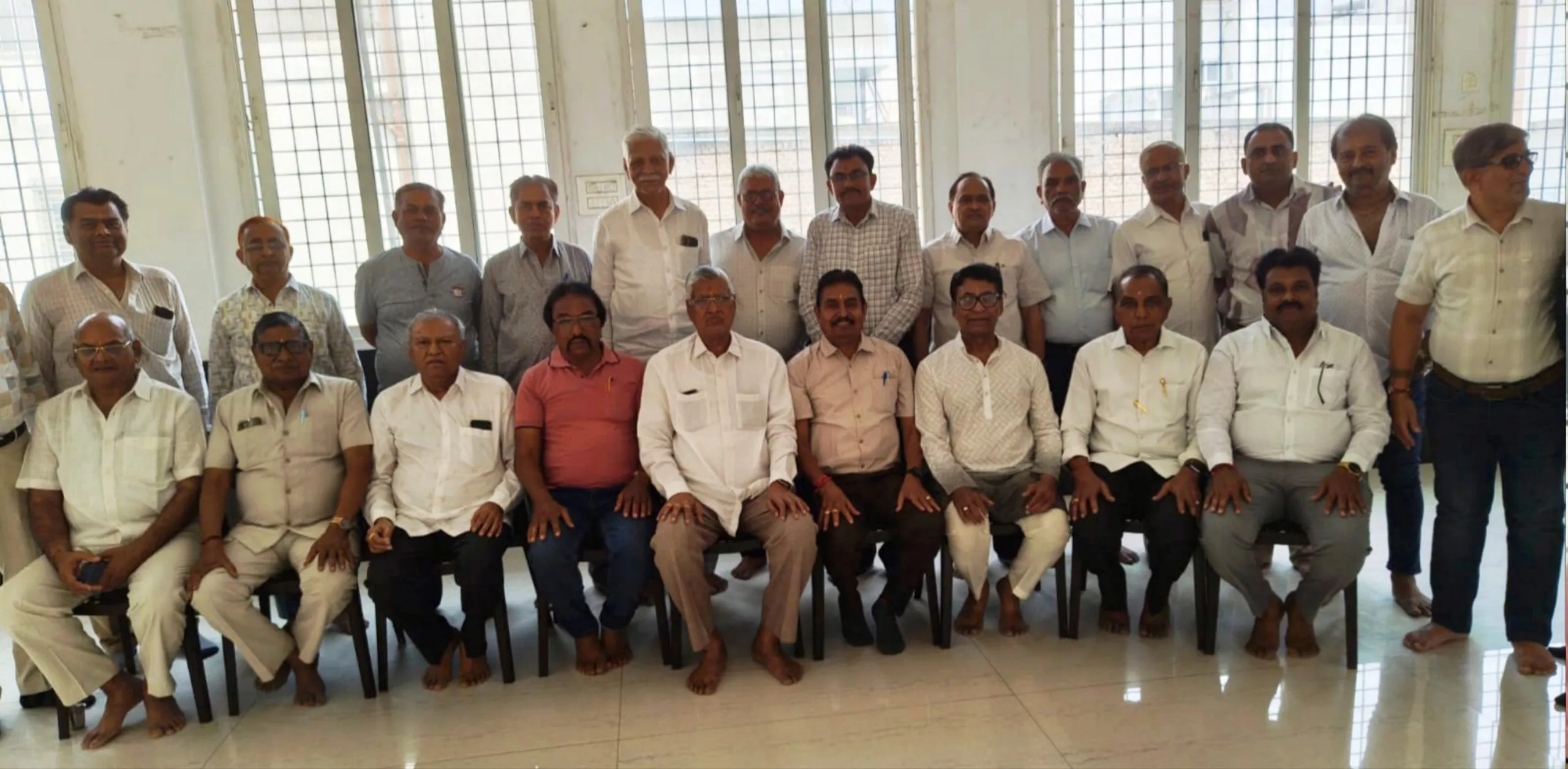 नई कार्यकारिणी के साथ खरतरगच्छ जैन संघ की सभा