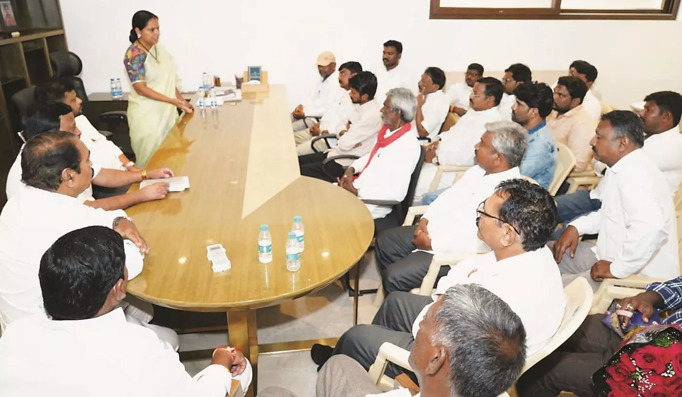 एससी आरक्षण मुद्दे पर कविता की बैठक