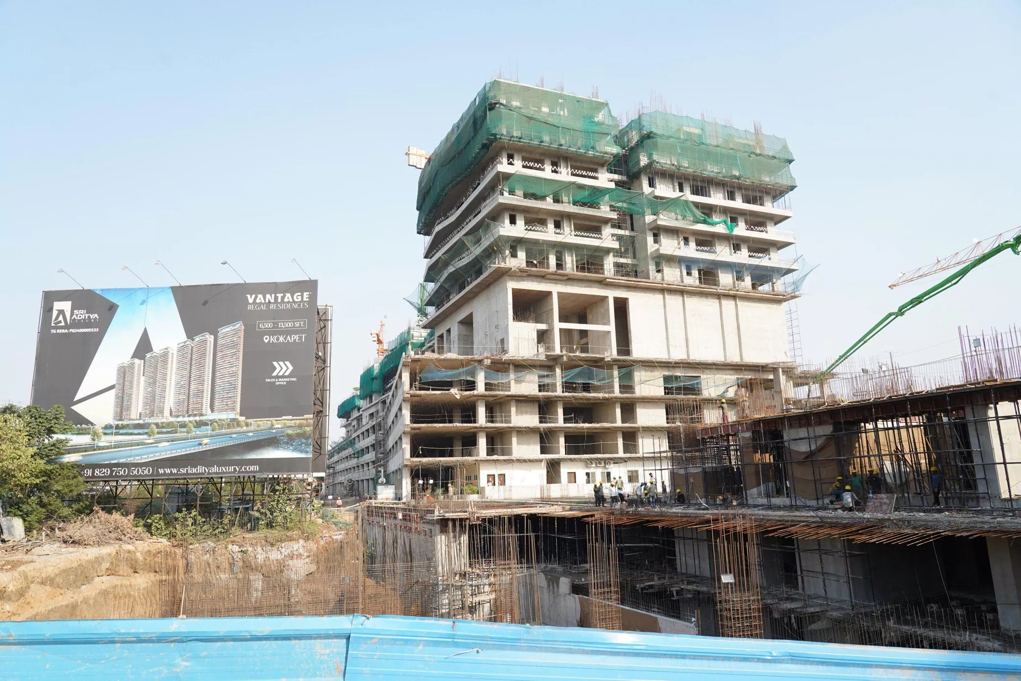 मूसी किनारे निर्माण के विरोध में के. कविता धरने पर