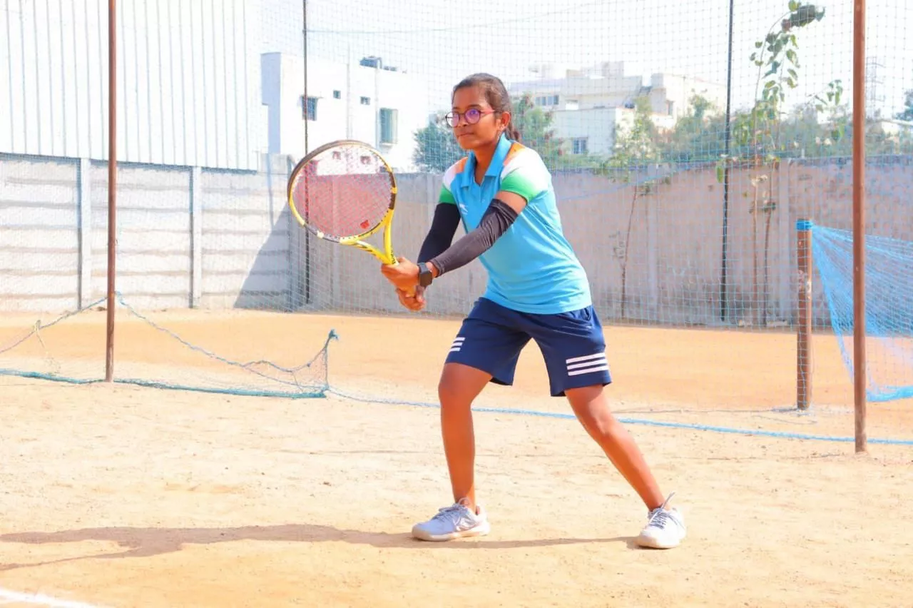 भवानी केड़िया ने नेशनल डेफ जूनियर टेनिस में रजत पदक जीता