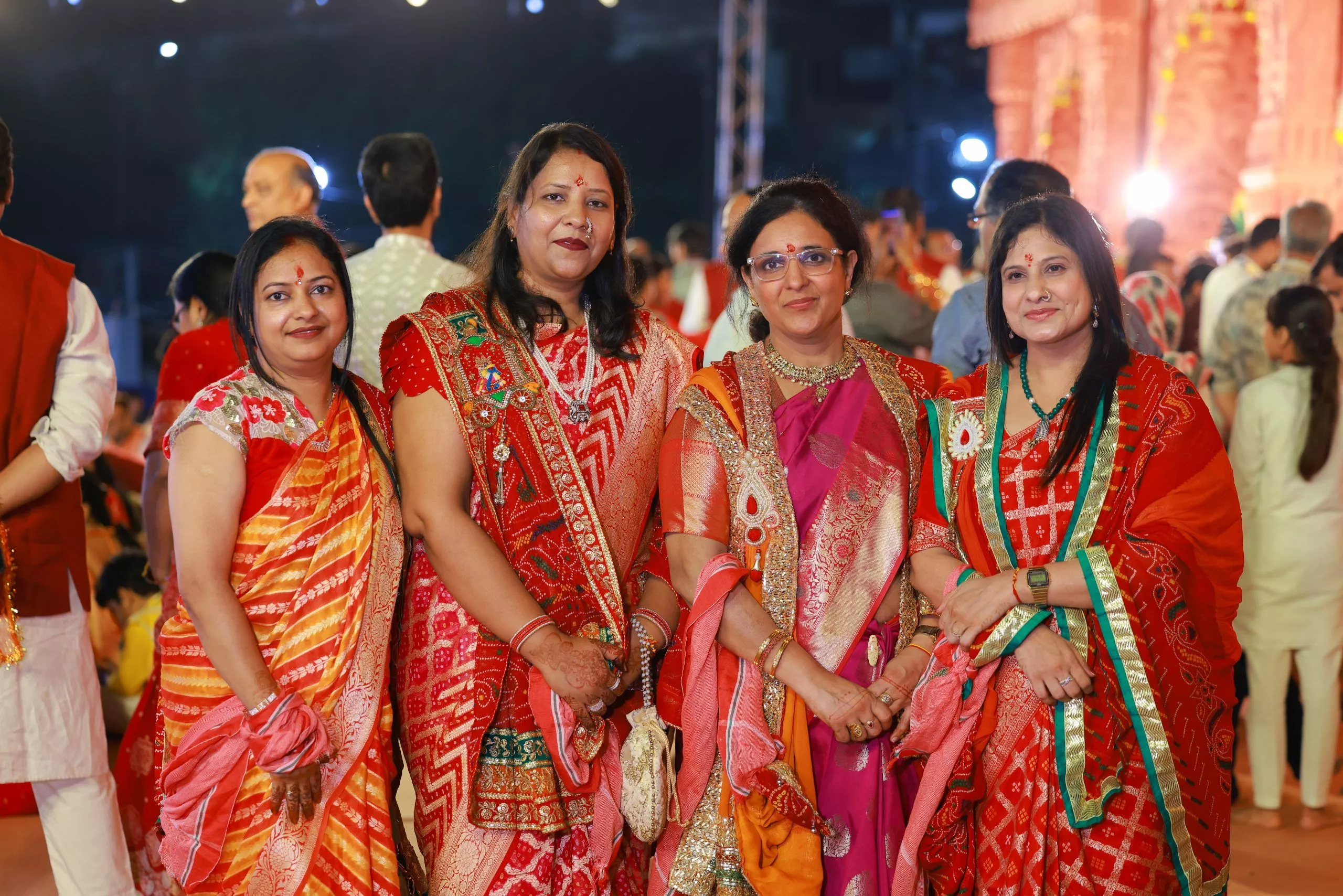 नुमाइश मैदान में माँ वैष्णो देवी के भव्य जागरण का दृश्य