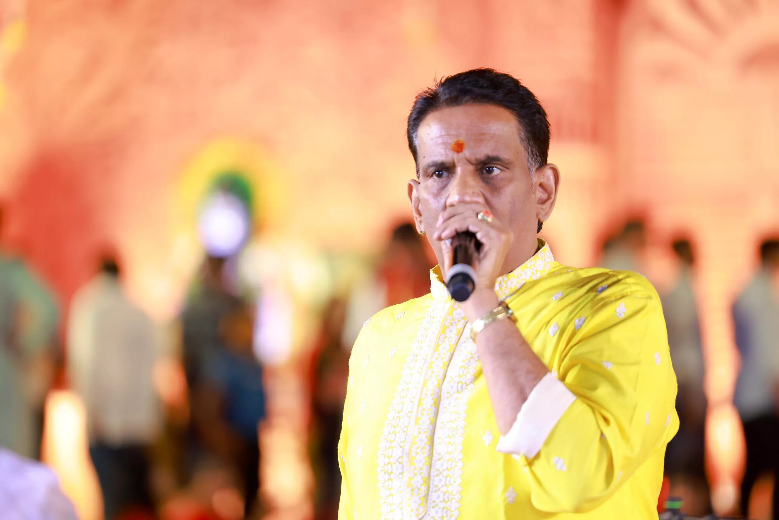 नुमाइश मैदान में माँ वैष्णो देवी के भव्य जागरण का दृश्य