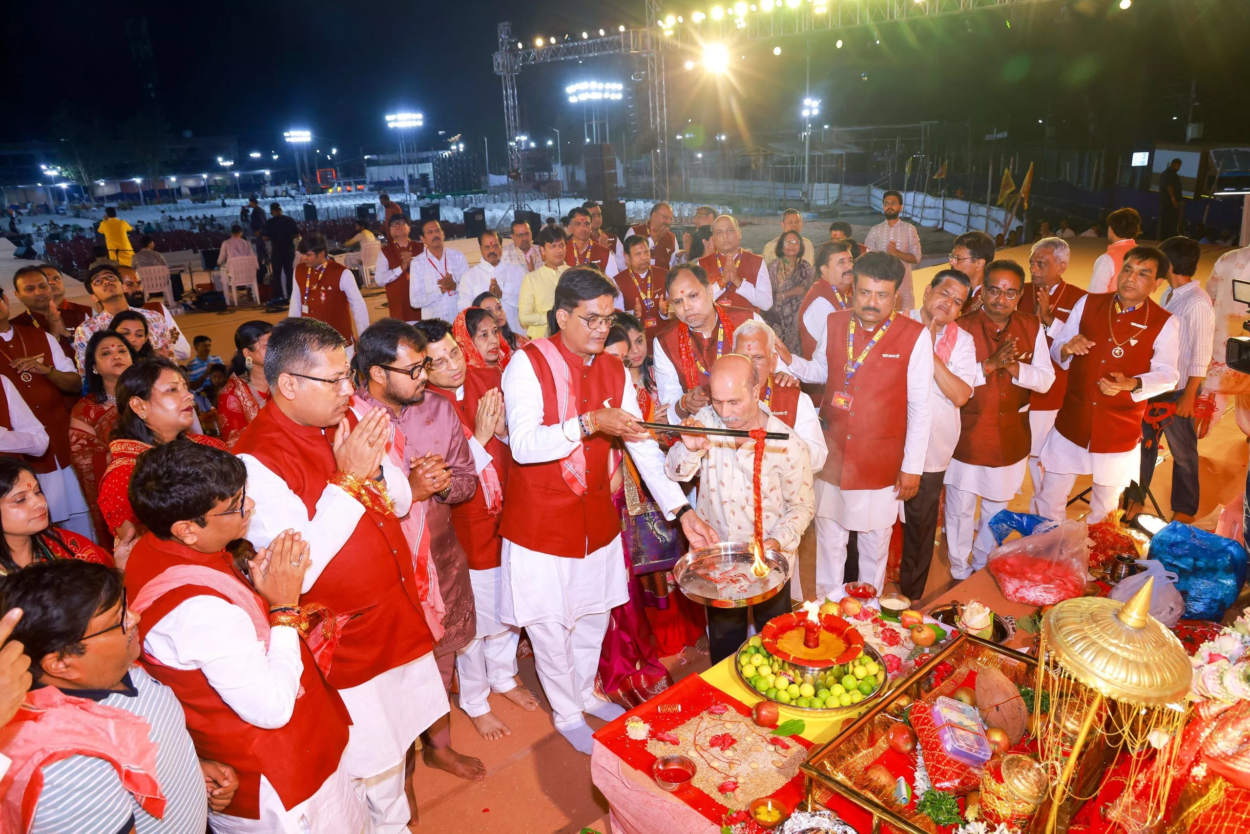 नुमाइश मैदान में माँ वैष्णो देवी के भव्य जागरण का दृश्य