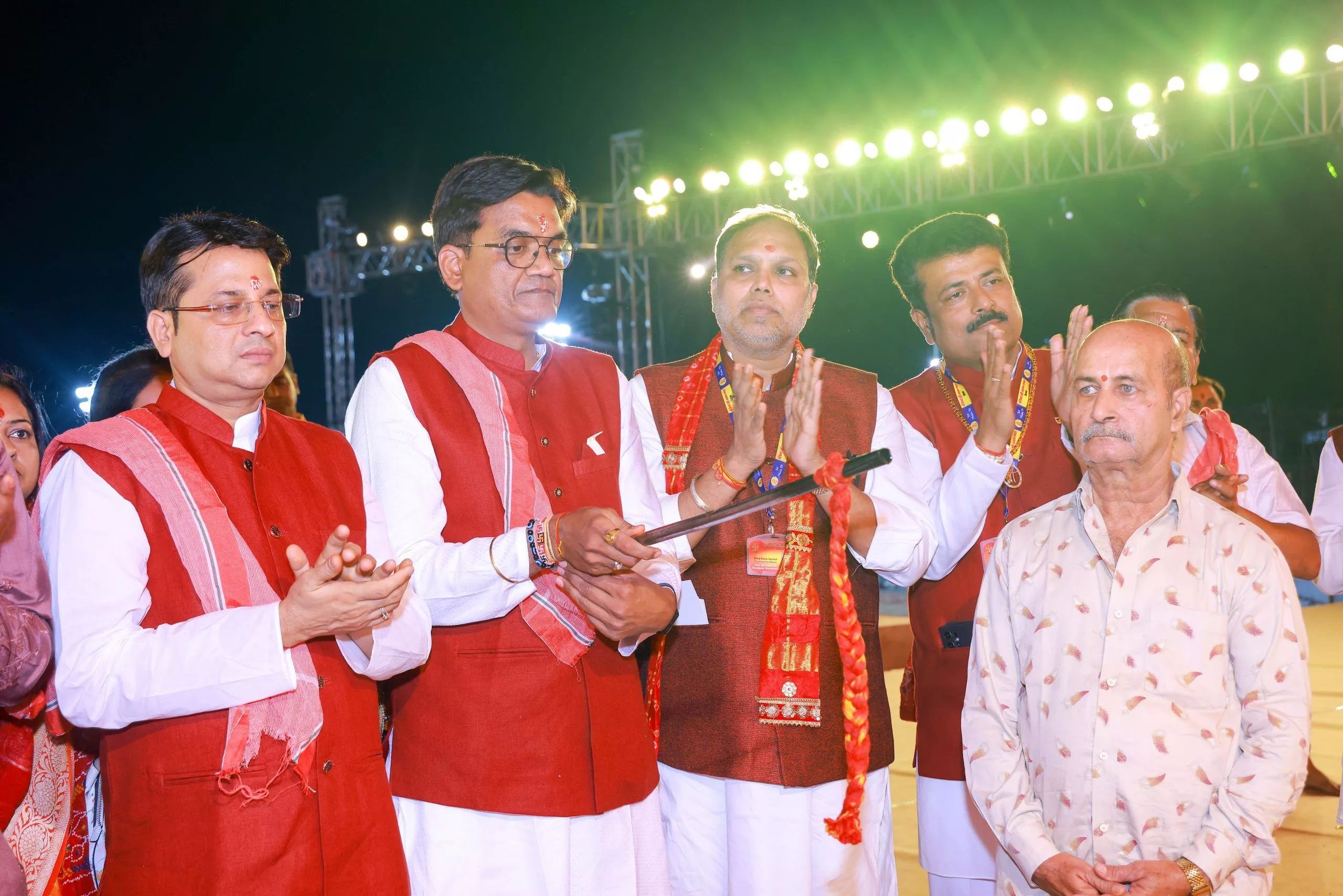 नुमाइश मैदान में माँ वैष्णो देवी के भव्य जागरण का दृश्य