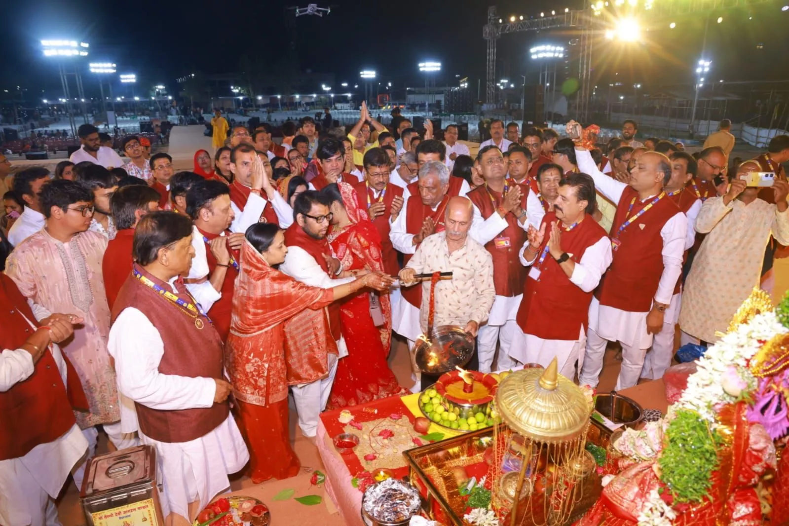 नुमाइश मैदान में माँ वैष्णो देवी के भव्य जागरण का दृश्य