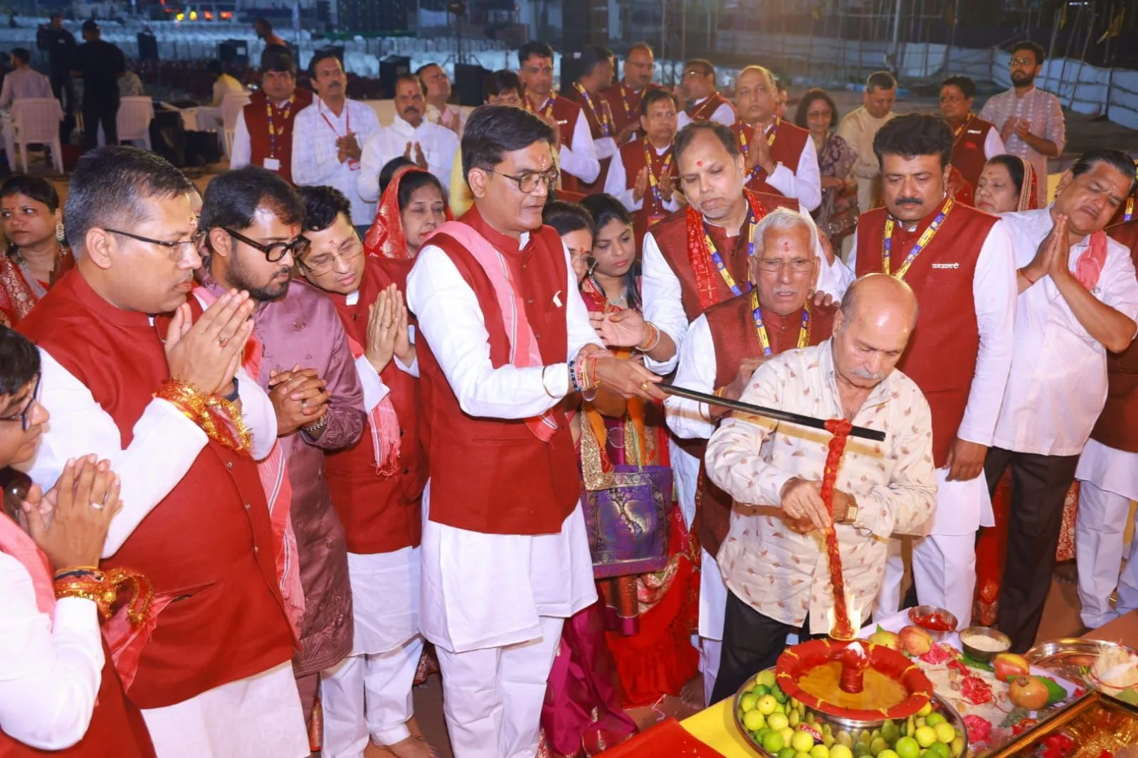 नुमाइश मैदान में माँ वैष्णो देवी के भव्य जागरण का दृश्य