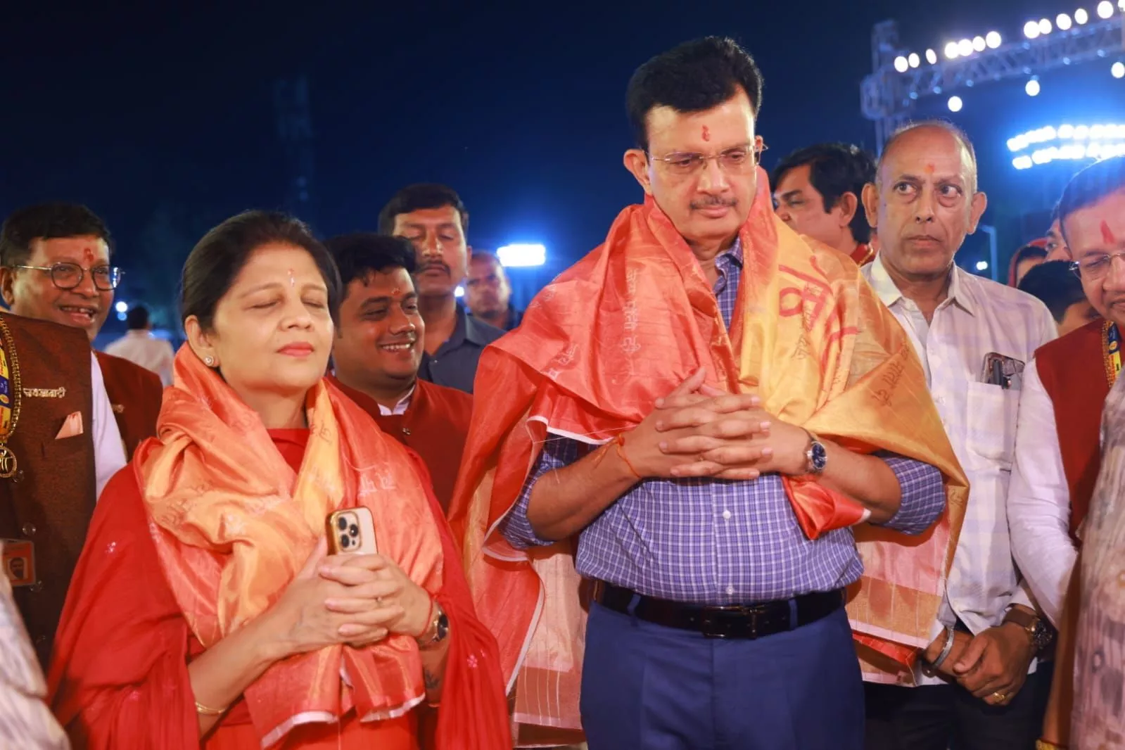 नुमाइश मैदान में माँ वैष्णो देवी के भव्य जागरण का दृश्य