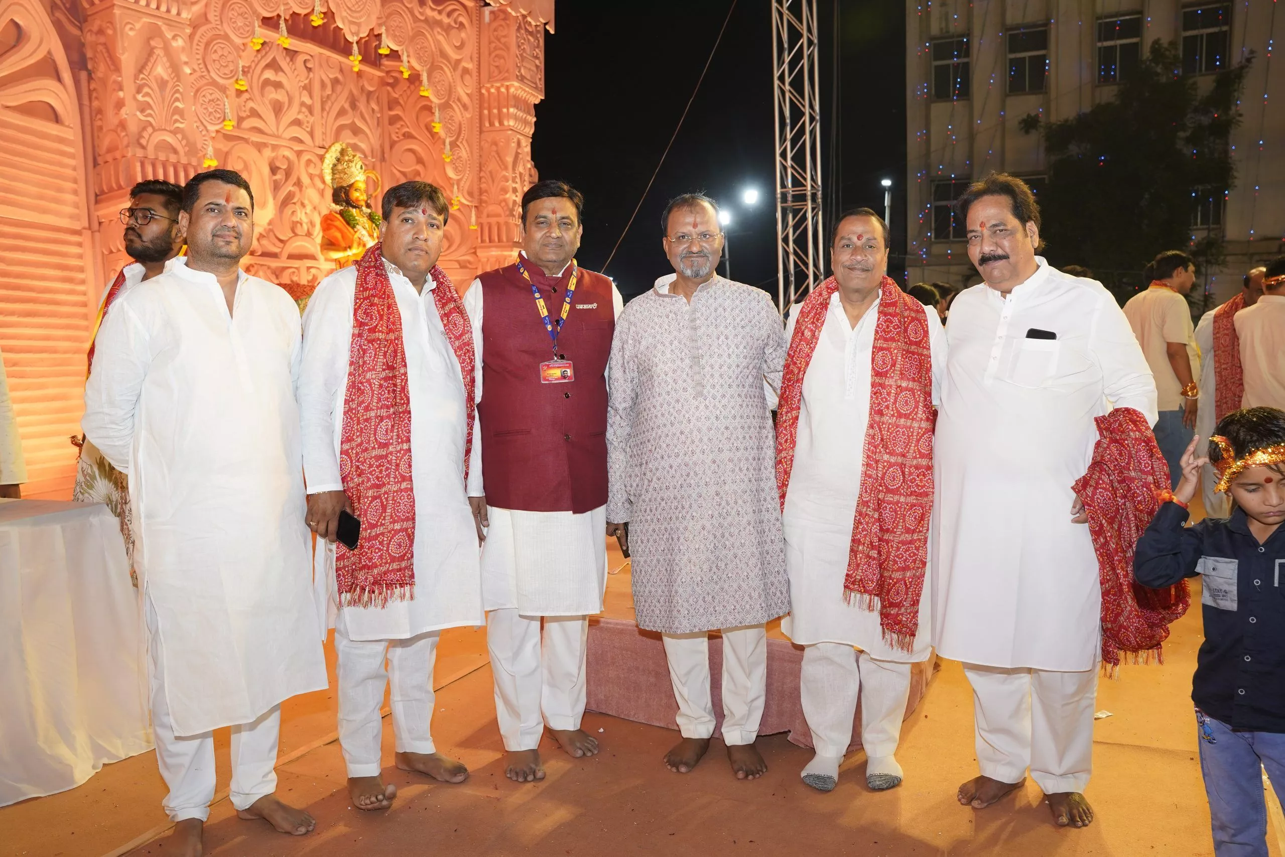 नुमाइश मैदान में माँ वैष्णो देवी के भव्य जागरण का दृश्य