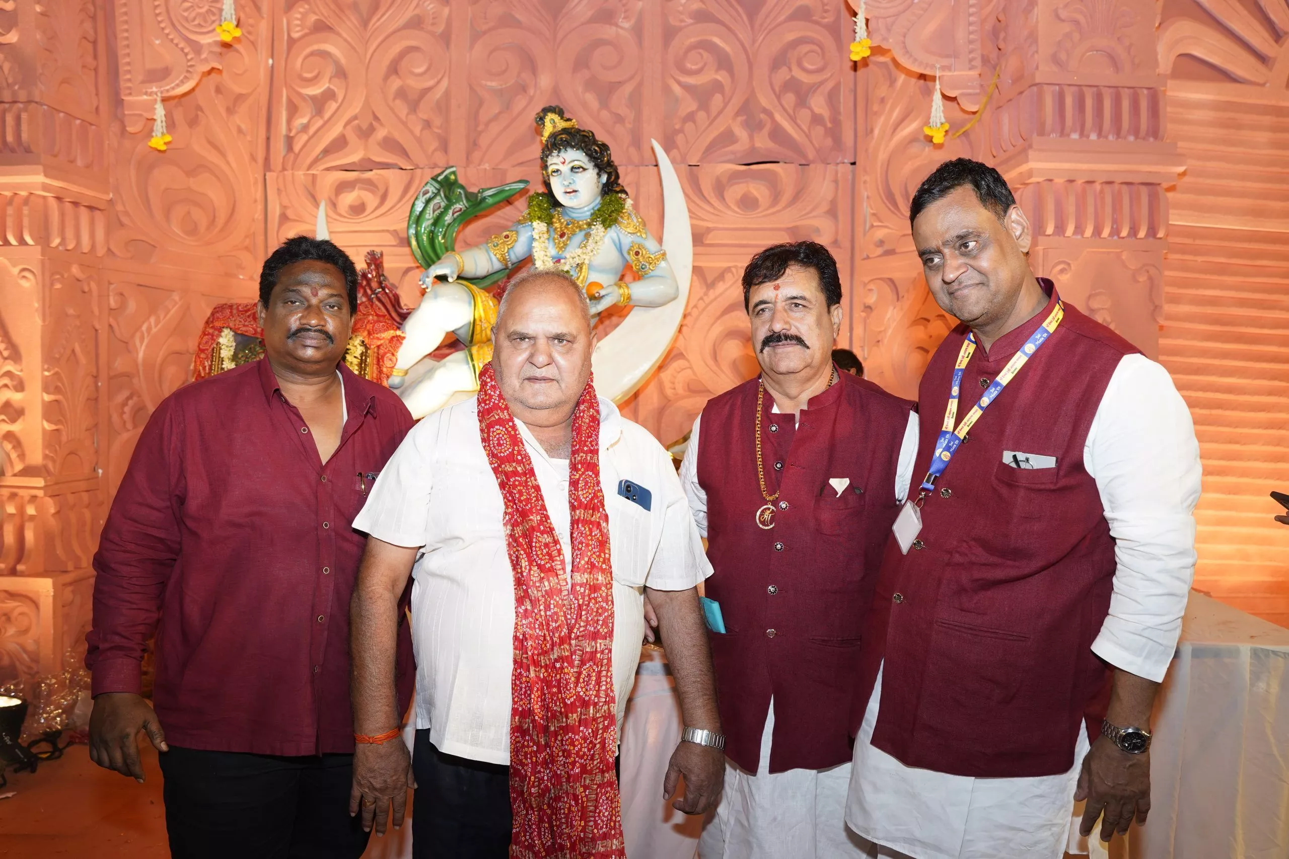 नुमाइश मैदान में माँ वैष्णो देवी के भव्य जागरण का दृश्य