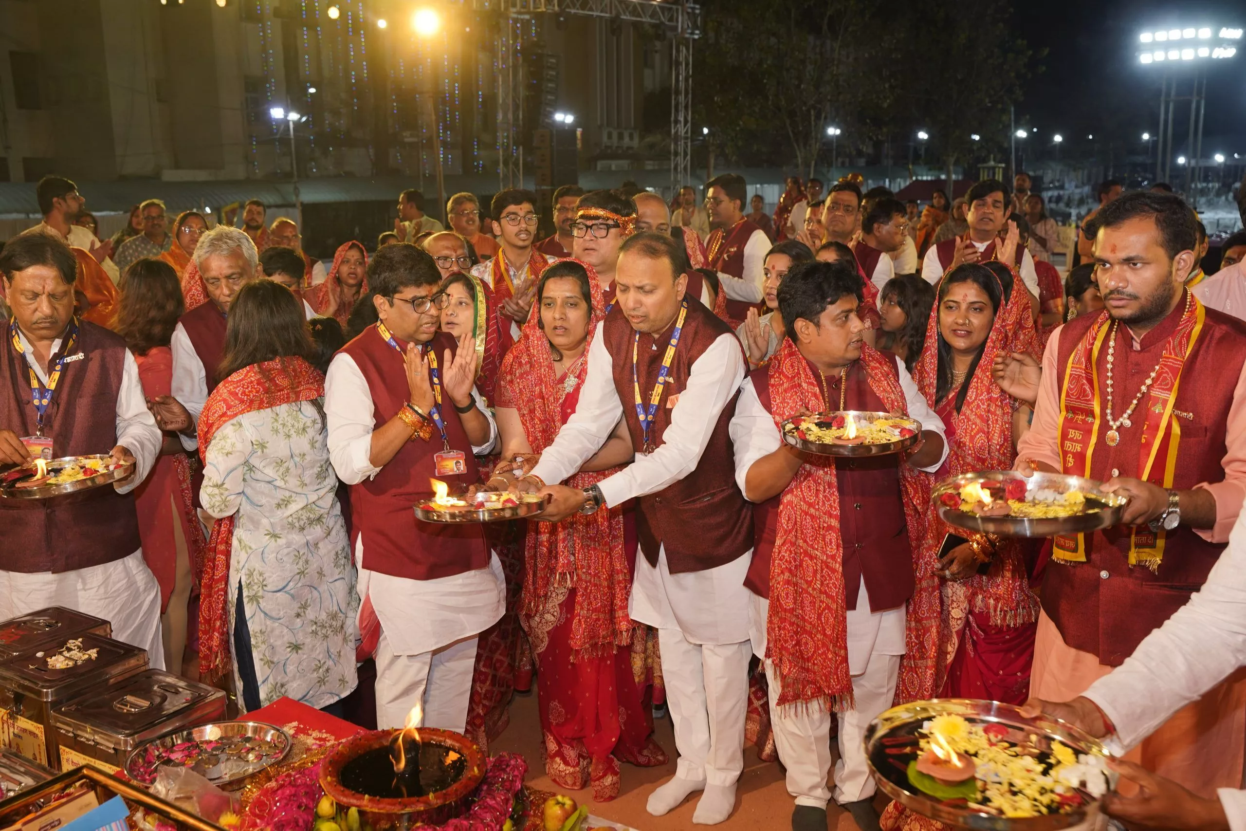 नुमाइश मैदान में माँ वैष्णो देवी के भव्य जागरण का दृश्य