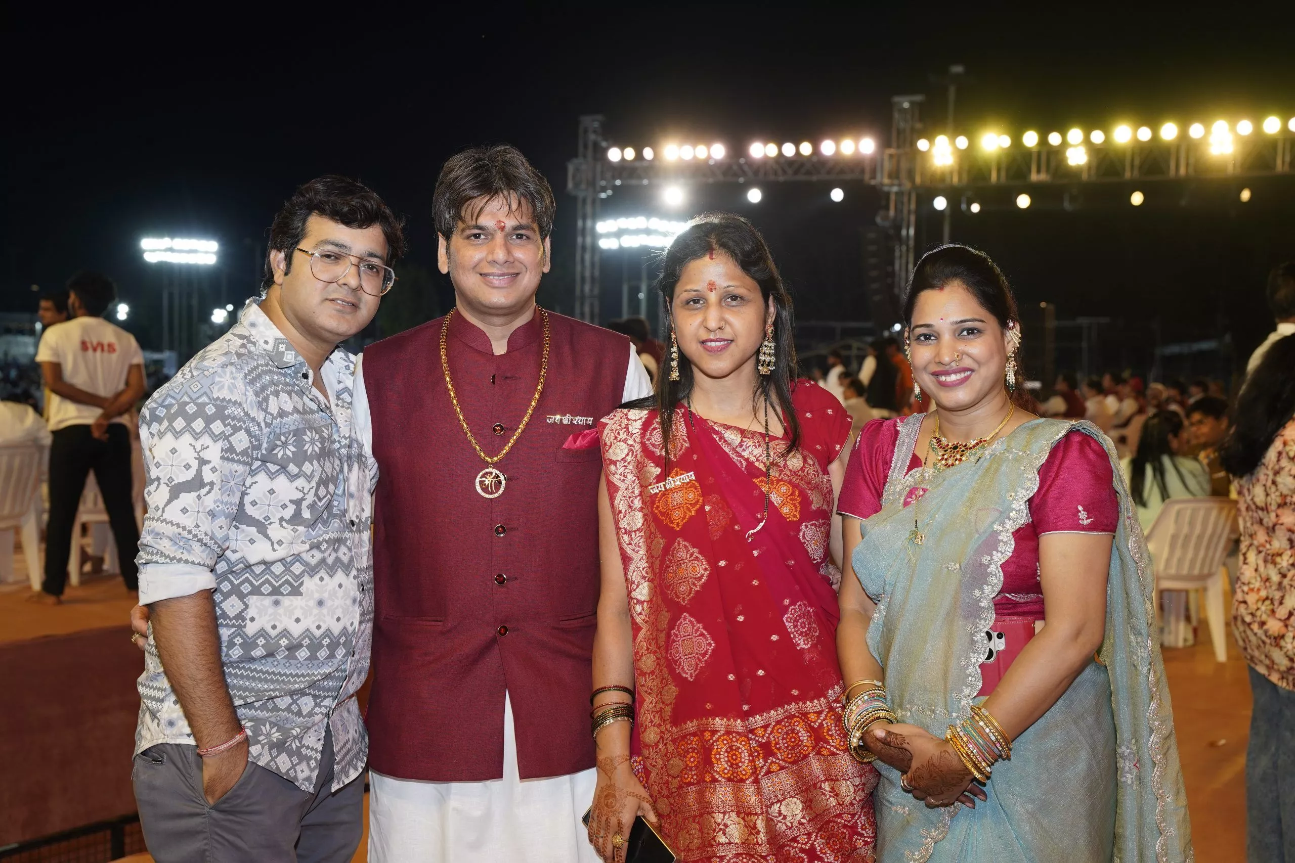 नुमाइश मैदान में माँ वैष्णो देवी के भव्य जागरण का दृश्य