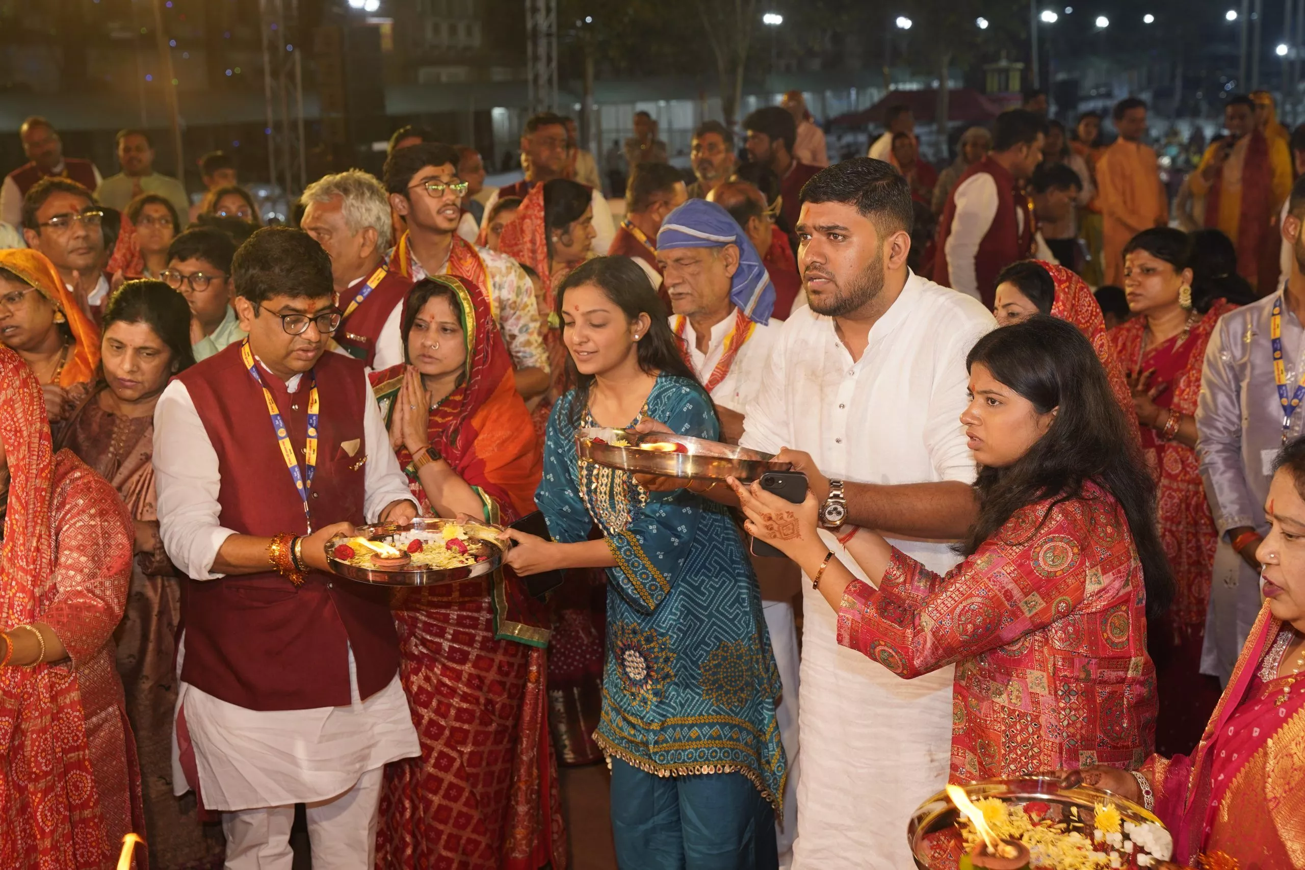 नुमाइश मैदान में माँ वैष्णो देवी के भव्य जागरण का दृश्य