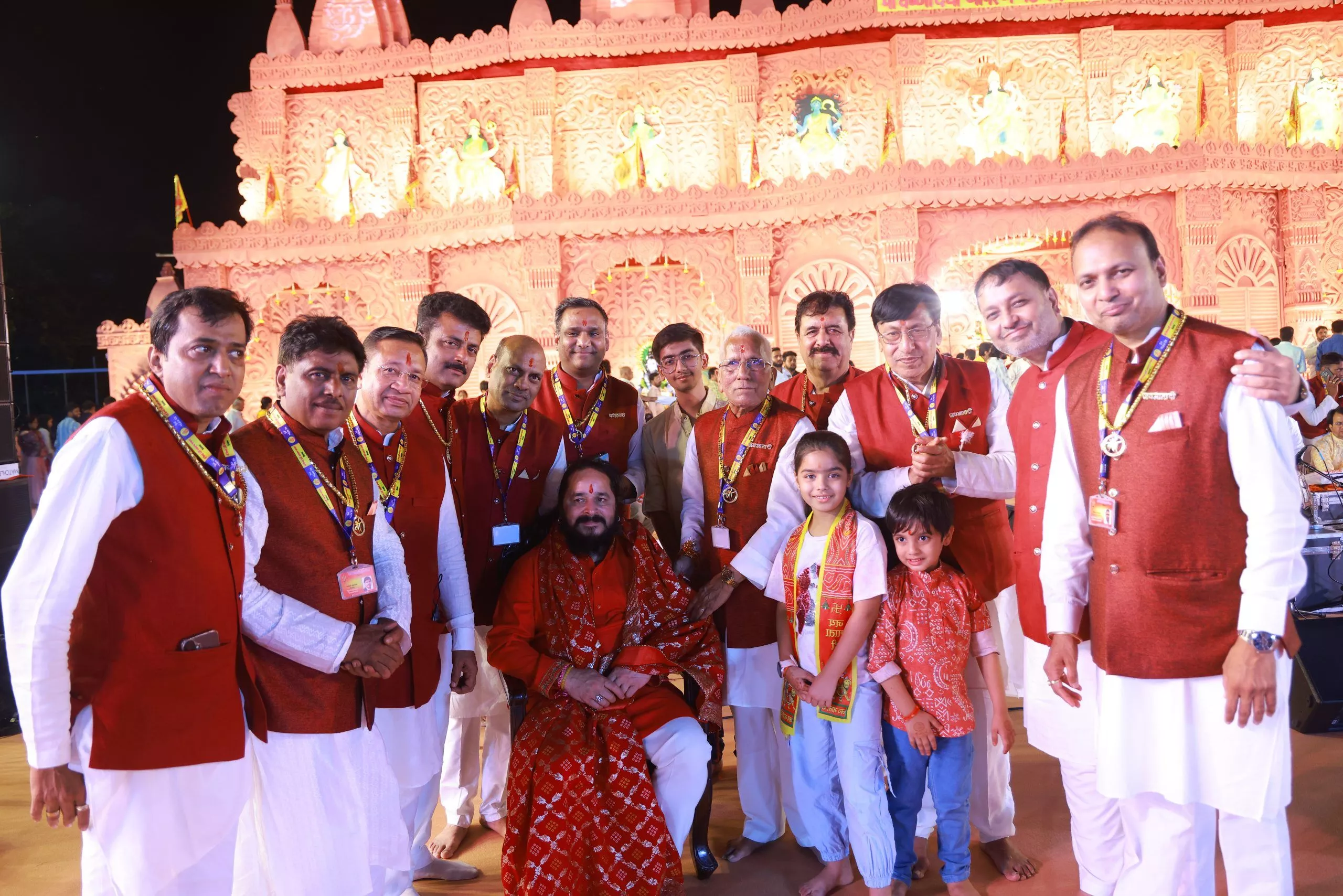 नुमाइश मैदान में माँ वैष्णो देवी के भव्य जागरण का दृश्य