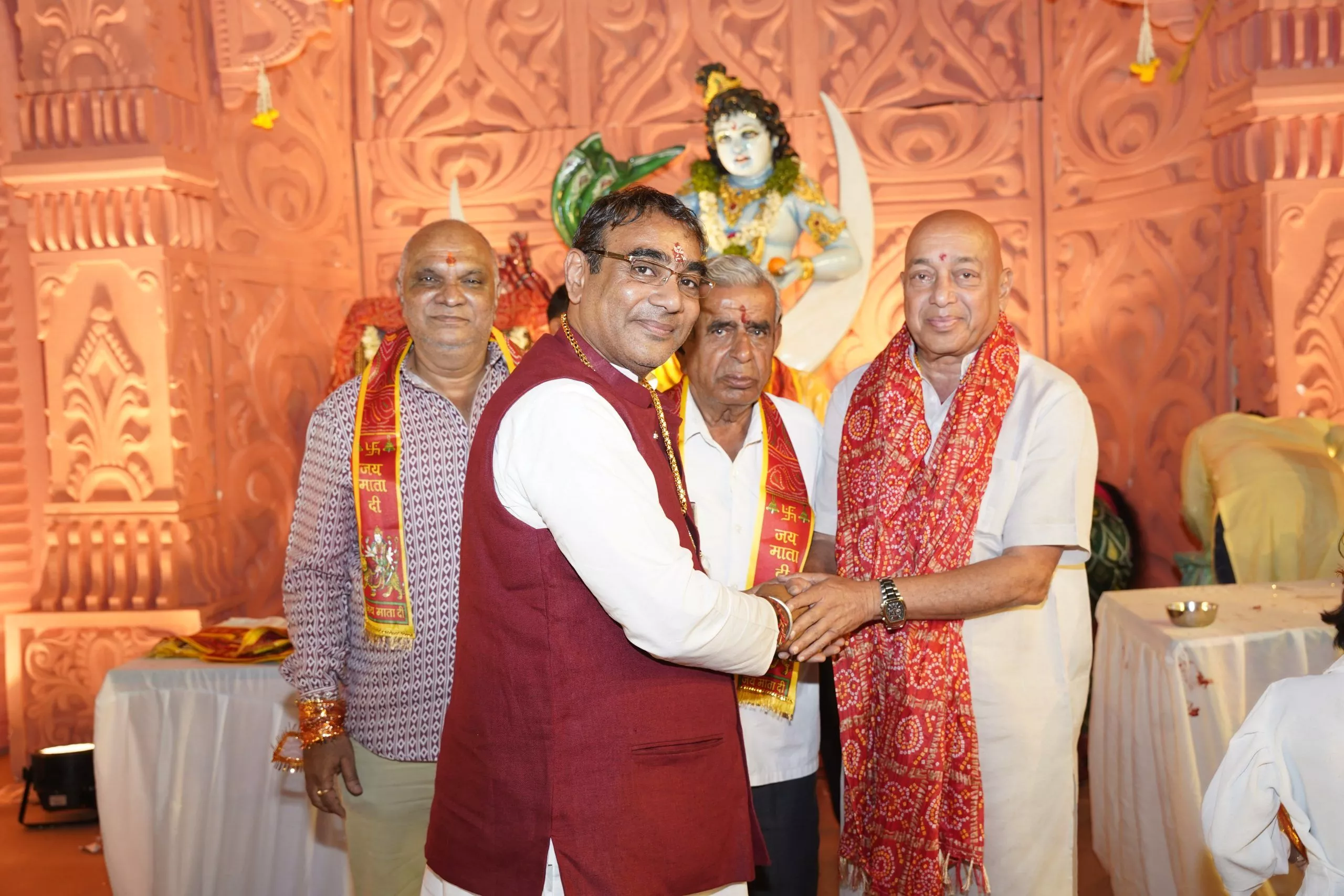 नुमाइश मैदान में माँ वैष्णो देवी के भव्य जागरण का दृश्य