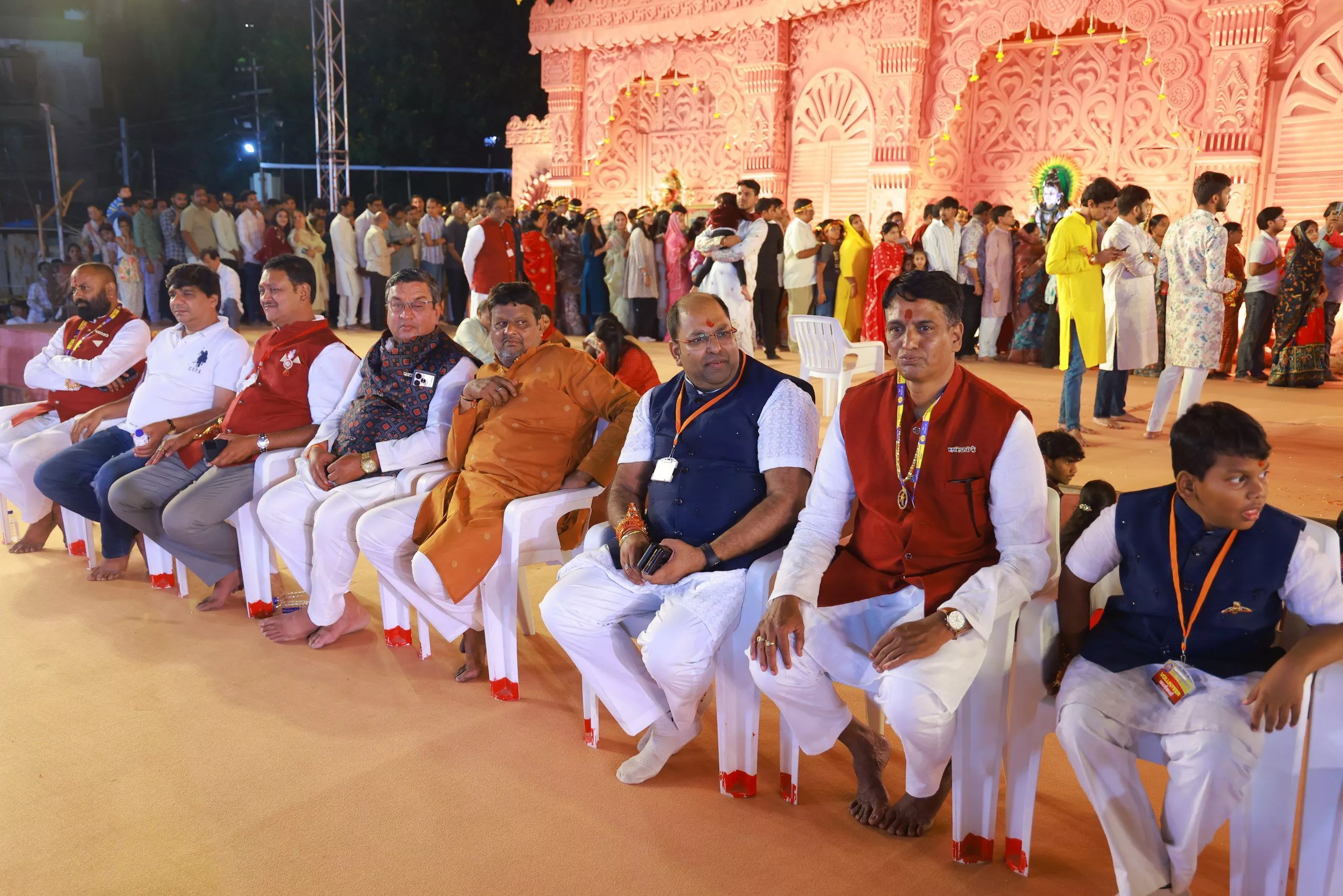 नुमाइश मैदान में माँ वैष्णो देवी के भव्य जागरण का दृश्य