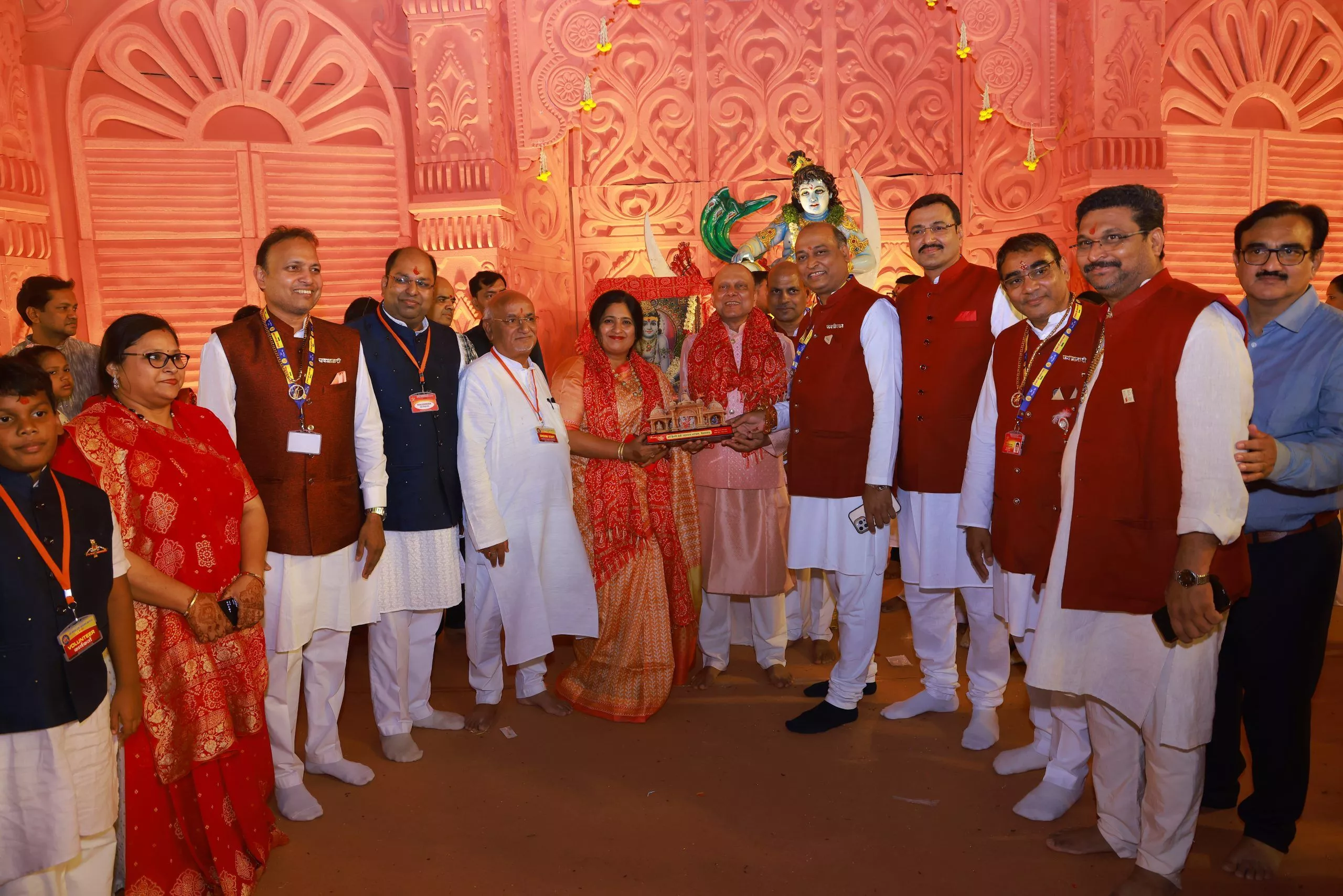 नुमाइश मैदान में माँ वैष्णो देवी के भव्य जागरण का दृश्य