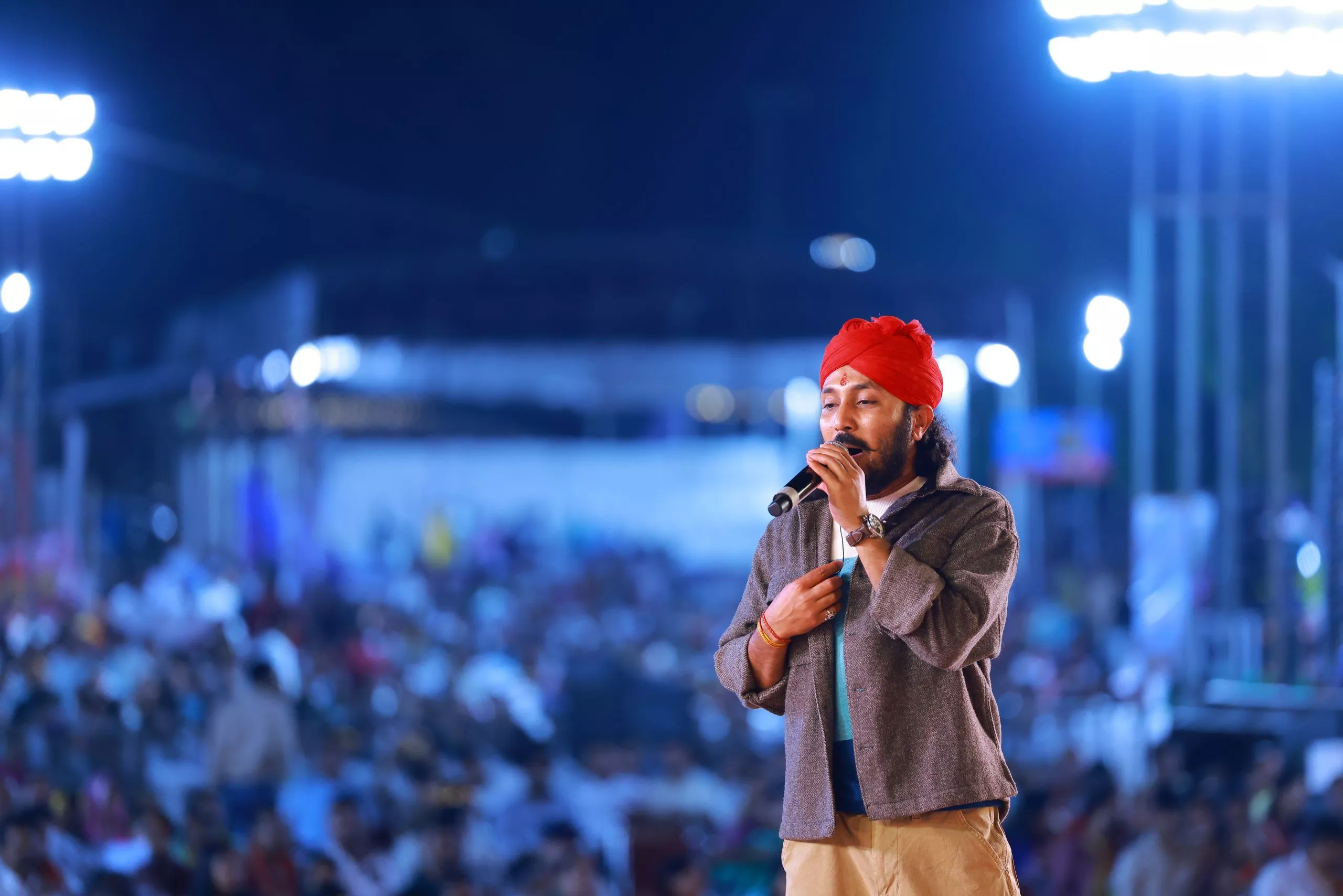 नुमाइश मैदान में माँ वैष्णो देवी के भव्य जागरण का दृश्य