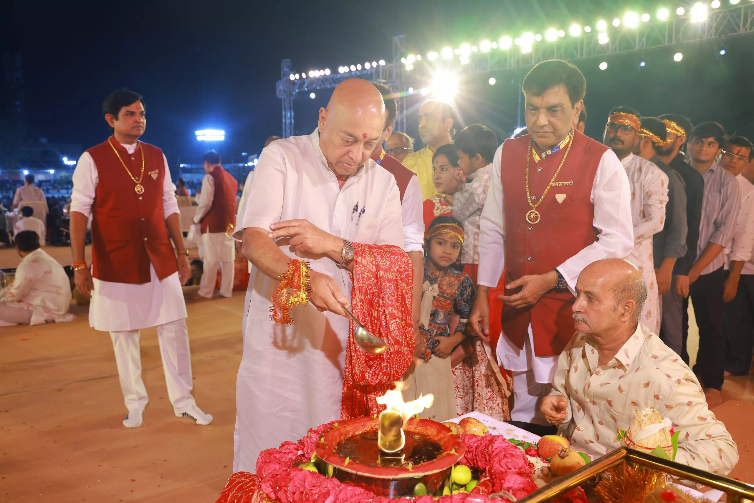 नुमाइश मैदान में माँ वैष्णो देवी के भव्य जागरण का दृश्य