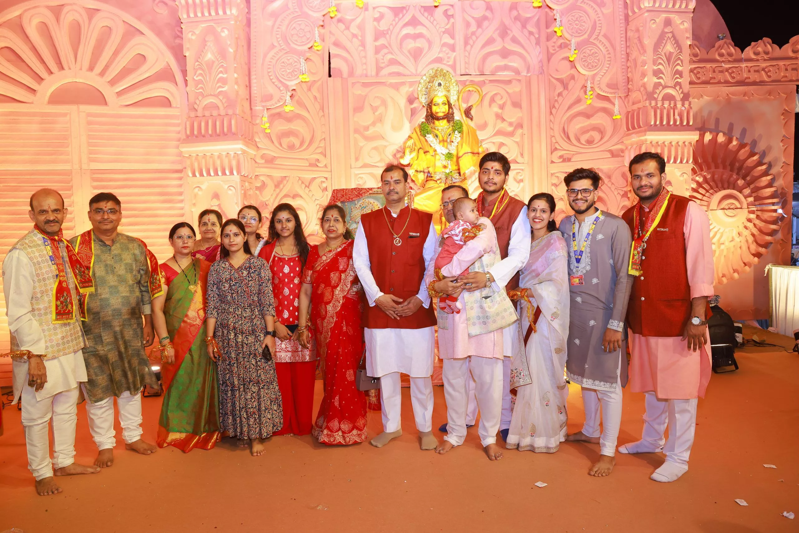 नुमाइश मैदान में माँ वैष्णो देवी के भव्य जागरण का दृश्य