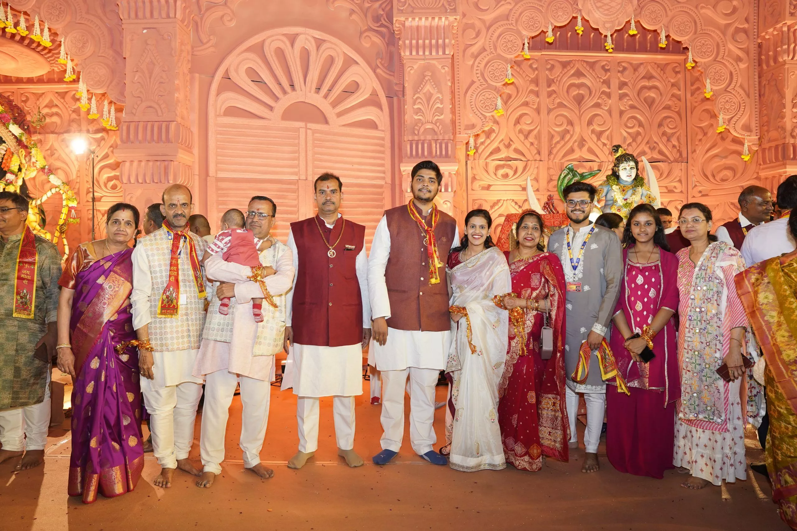 नुमाइश मैदान में माँ वैष्णो देवी के भव्य जागरण का दृश्य