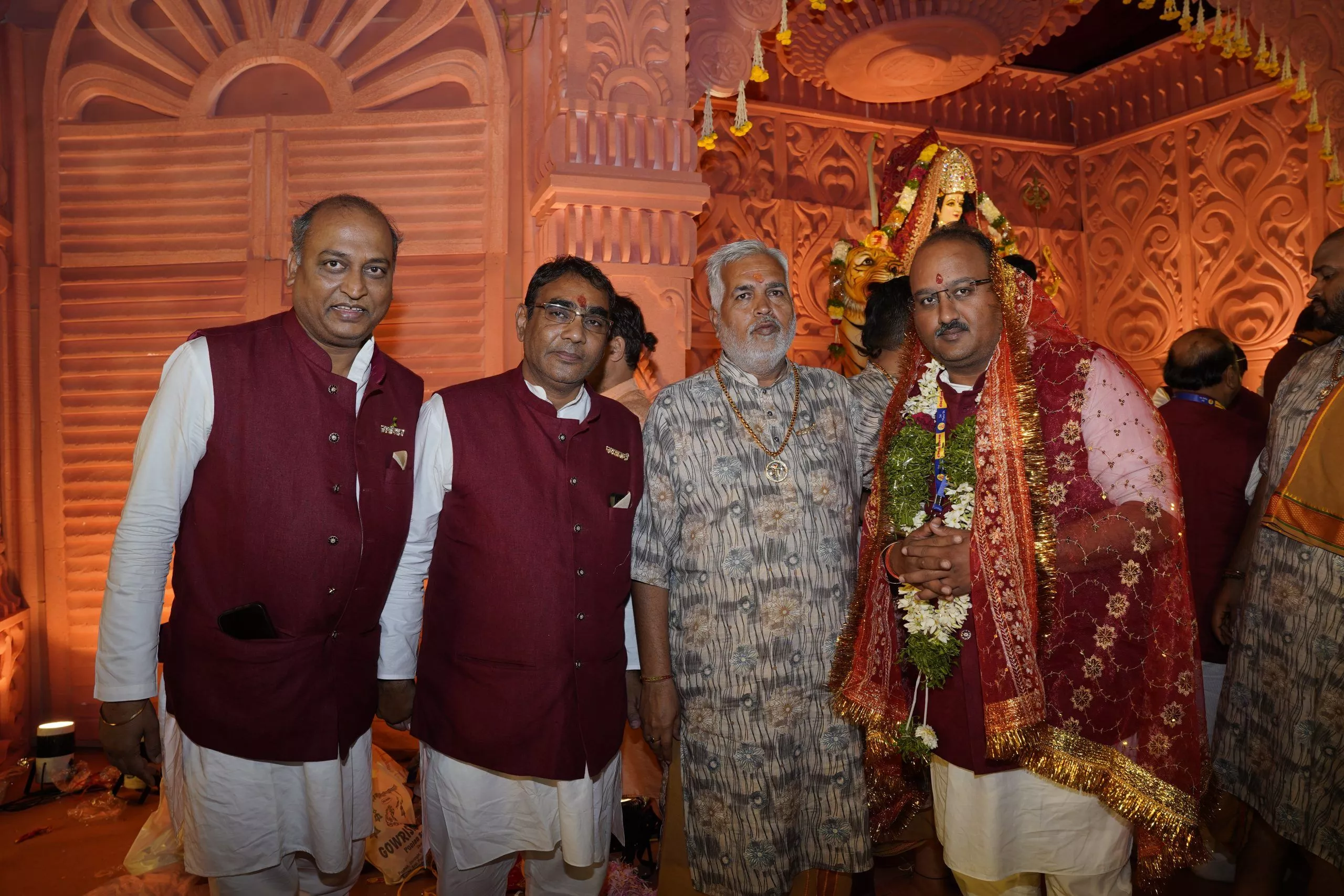 नुमाइश मैदान में माँ वैष्णो देवी के भव्य जागरण का दृश्य