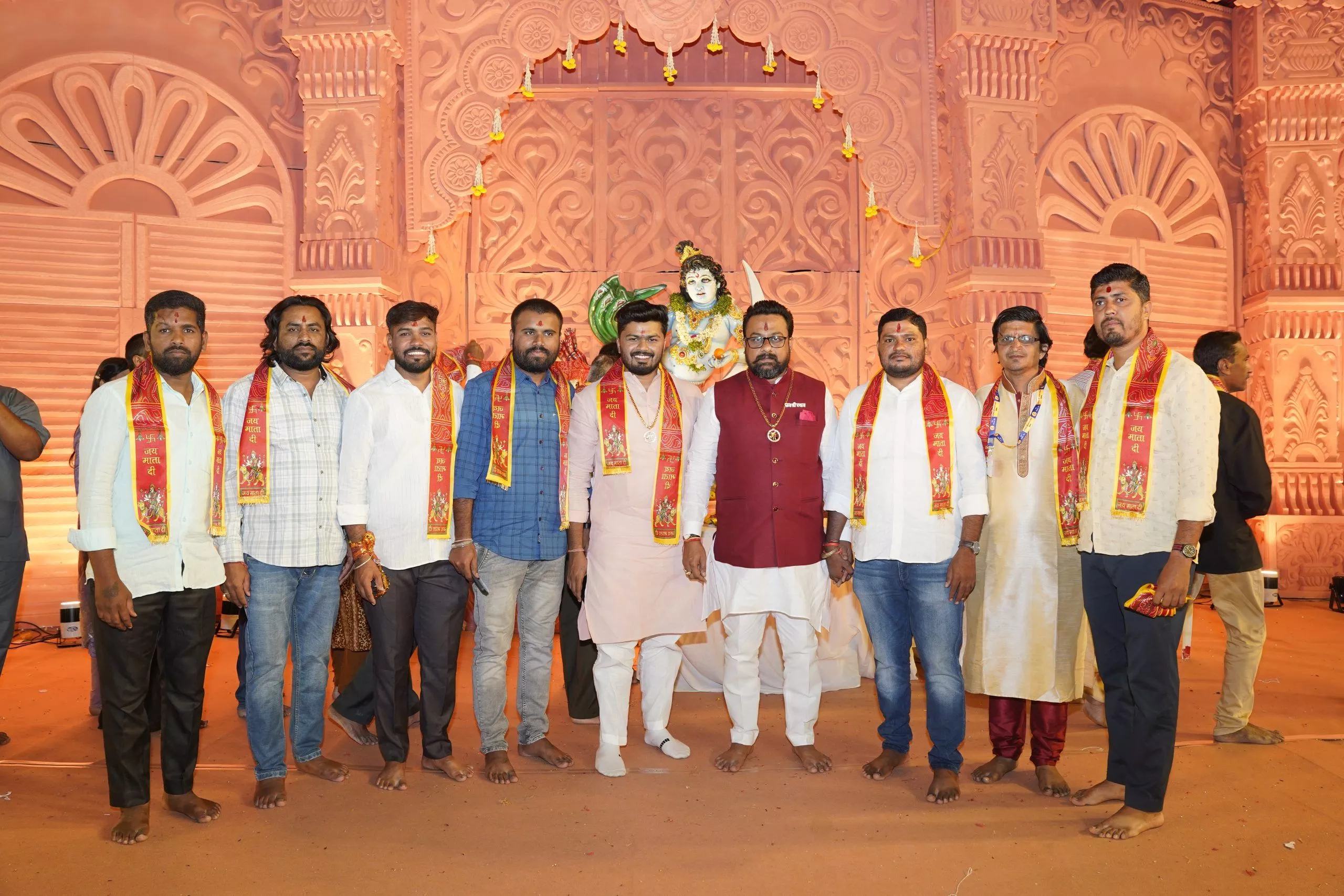 नुमाइश मैदान में माँ वैष्णो देवी के भव्य जागरण का दृश्य