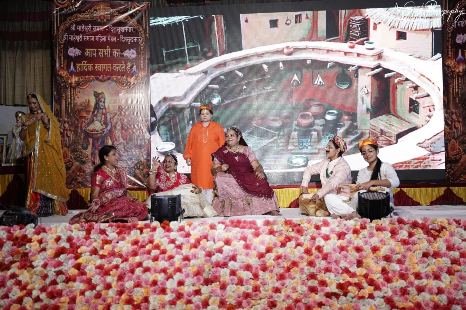 नानी बाई का मायरा महोत्सव में महिला मंडल की प्रस्तुति