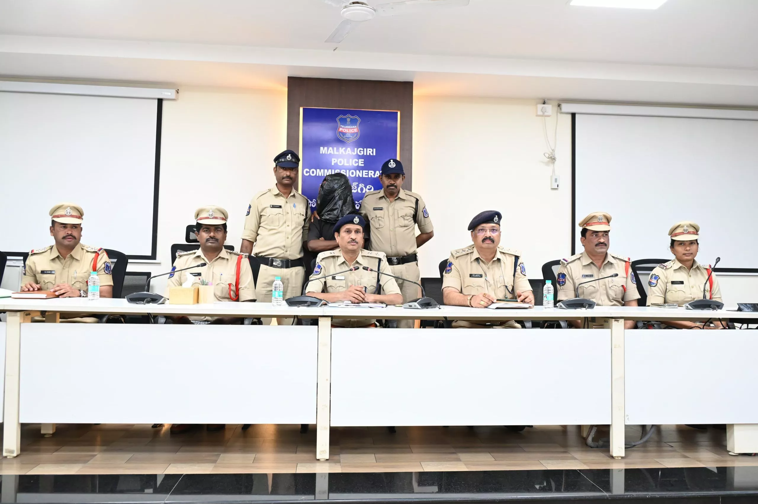 माँ की हत्या मामले में बेटी और प्रेमी गिरफ्तार