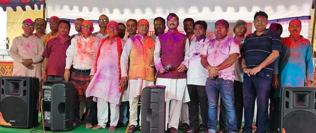 मिथिला समाज के सदस्यों ने होली मिलन समारोह में भाग लिया