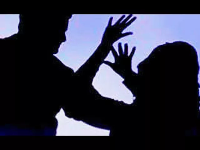 छात्रों का विरोध प्रदर्शन कॉलेज के बाहर