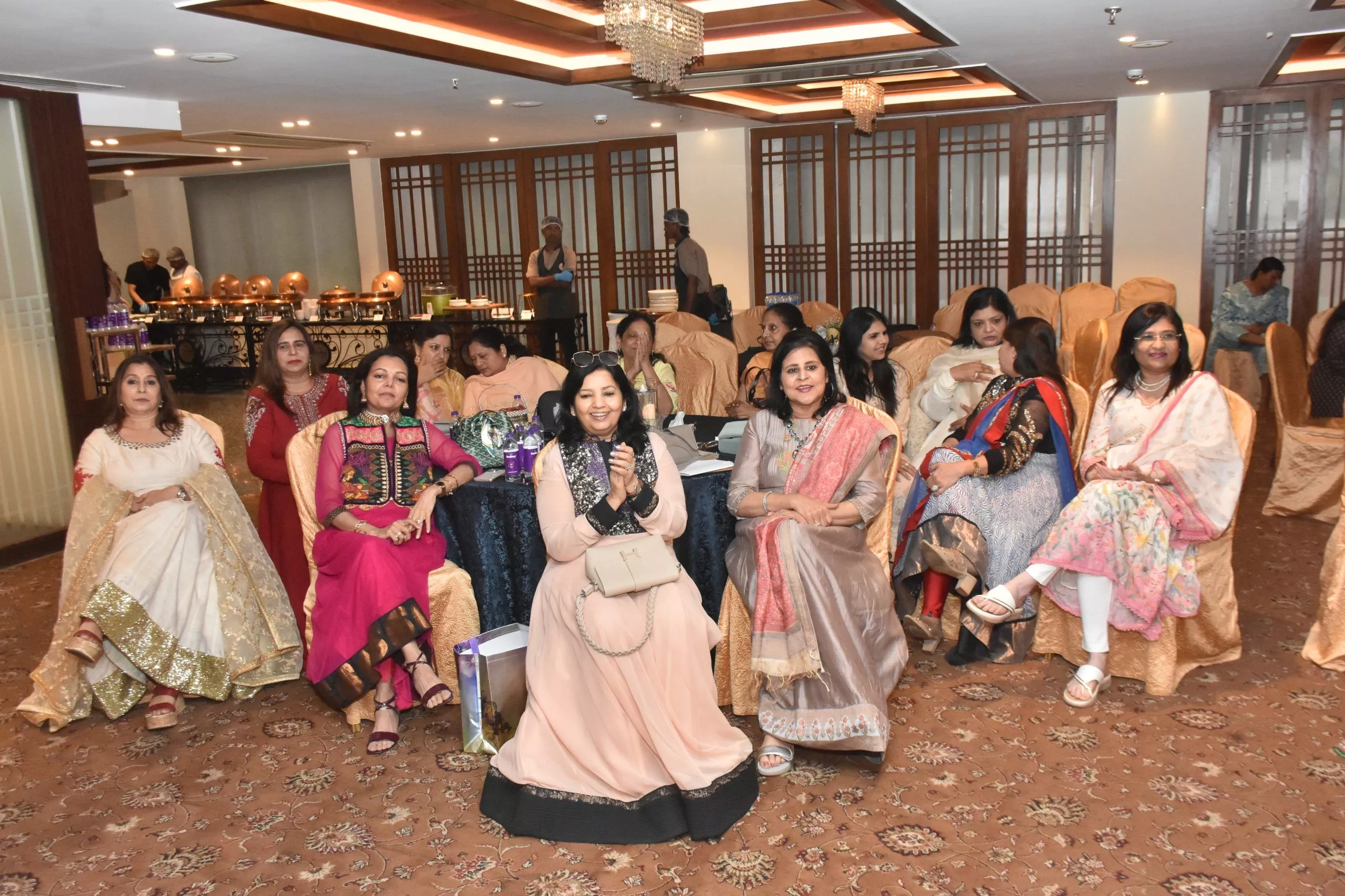 सूफी संगीत कार्यक्रम में प्रस्तुति देते कलाकार