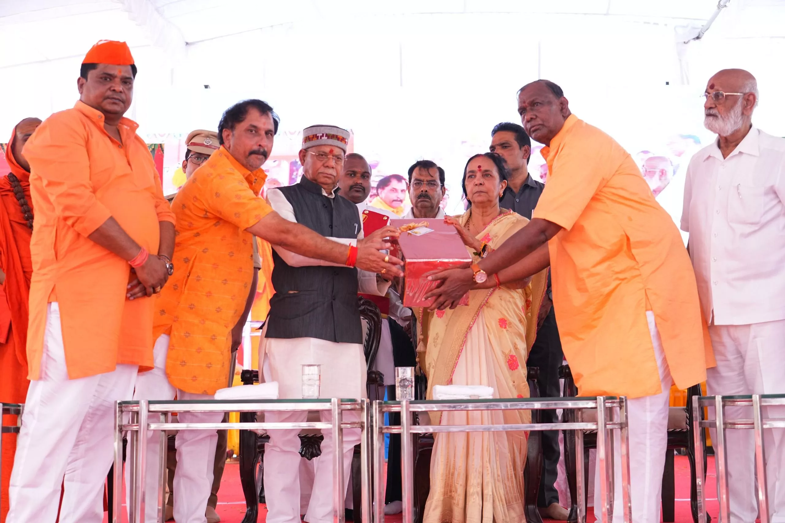 राज्यपाल ने भाग्यनगर में श्रीराम नवमी शोभायात्रा को हरी झंडी दिखाई