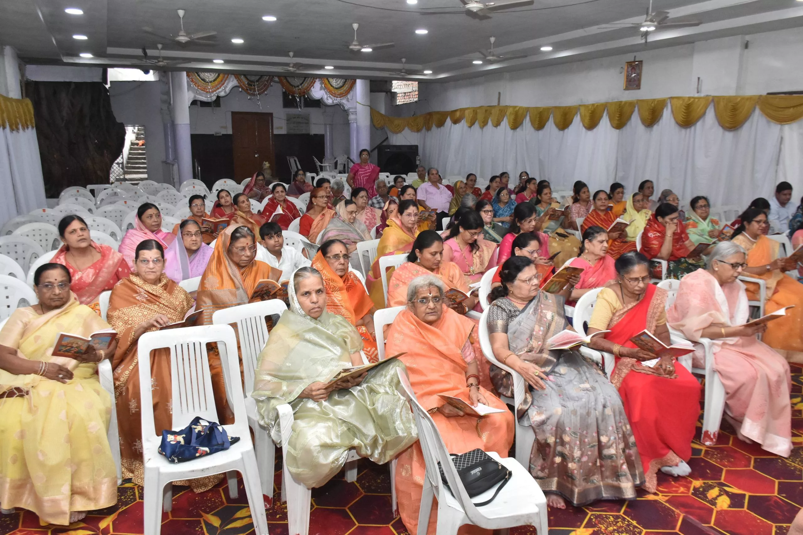 मारवाड़ी महिला संगठन के सुंदरकांड पाठ का दृश्य