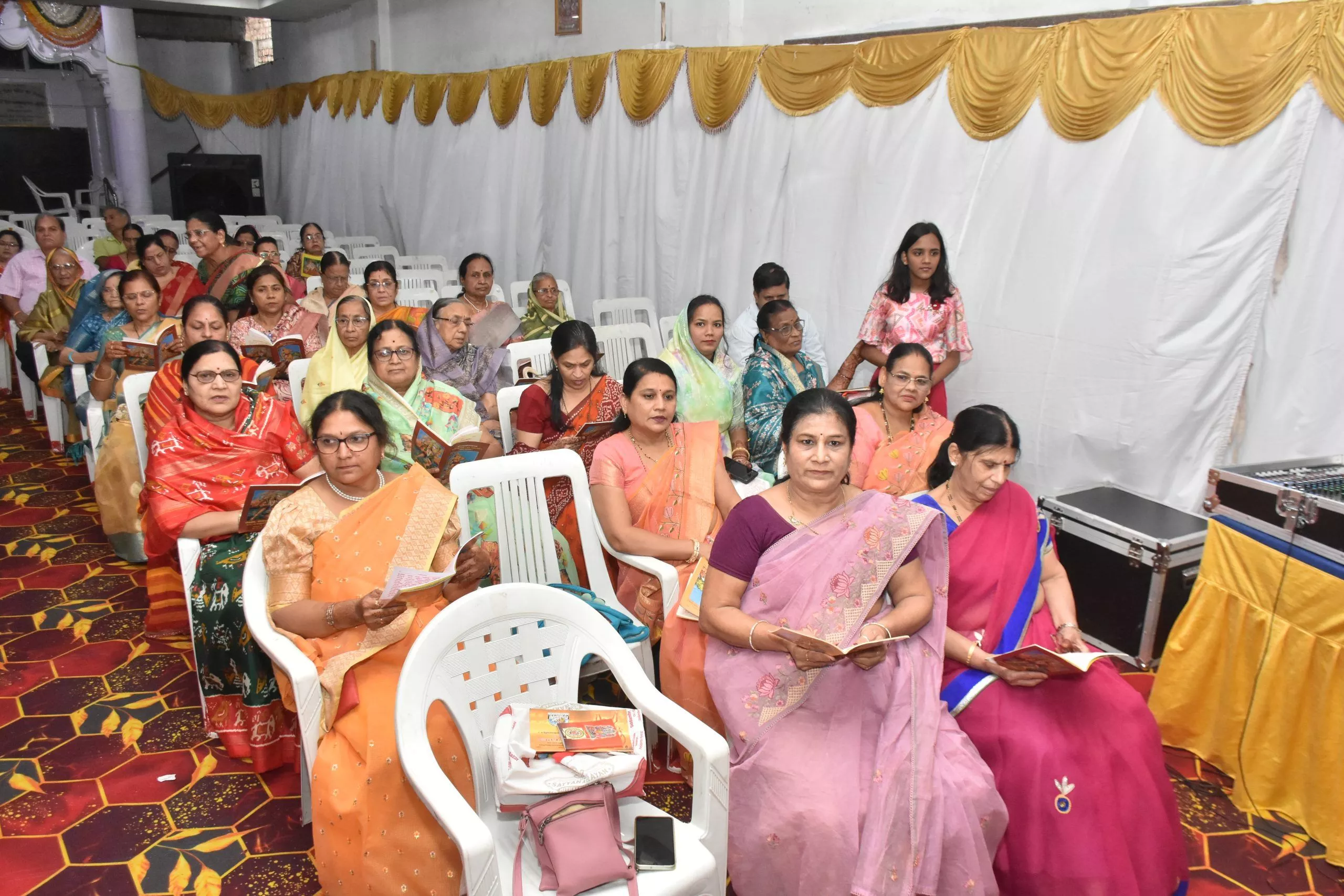 मारवाड़ी महिला संगठन के सुंदरकांड पाठ का दृश्य