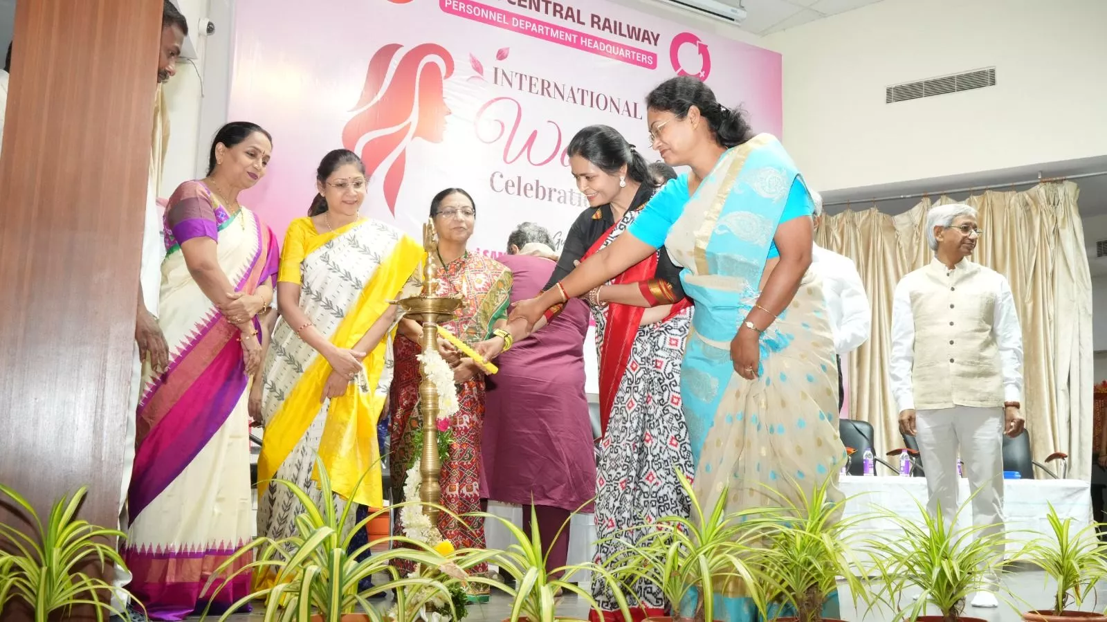 रेलवे महिला कर्मचारियों का अंतरराष्ट्रीय महिला दिवस समारोह