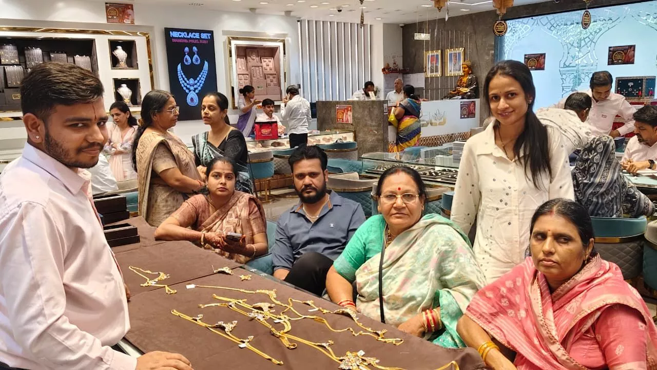 ज्वेलरी महोत्सव में नेकलेस और बैंगल्स कलेक्शन