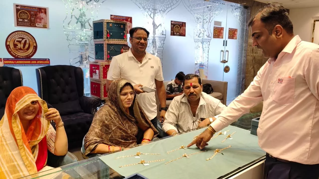 ज्वेलरी महोत्सव में नेकलेस और बैंगल्स कलेक्शन