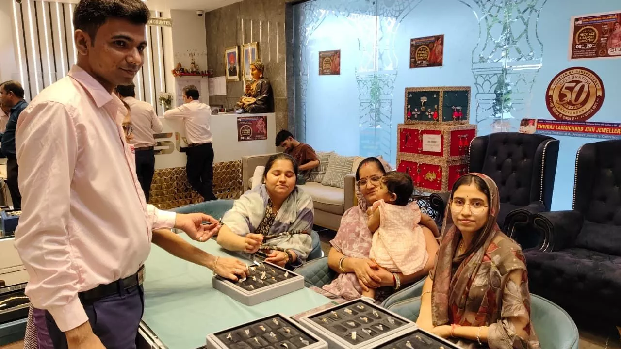 ज्वेलरी महोत्सव में नेकलेस और बैंगल्स कलेक्शन