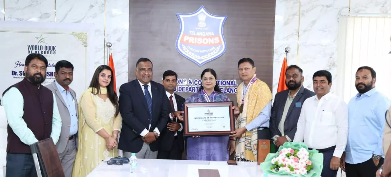 पुलिस अधिकारियों को वर्ल्ड बुक ऑफ रिकॉर्ड्स प्रमाण-पत्र मिला
