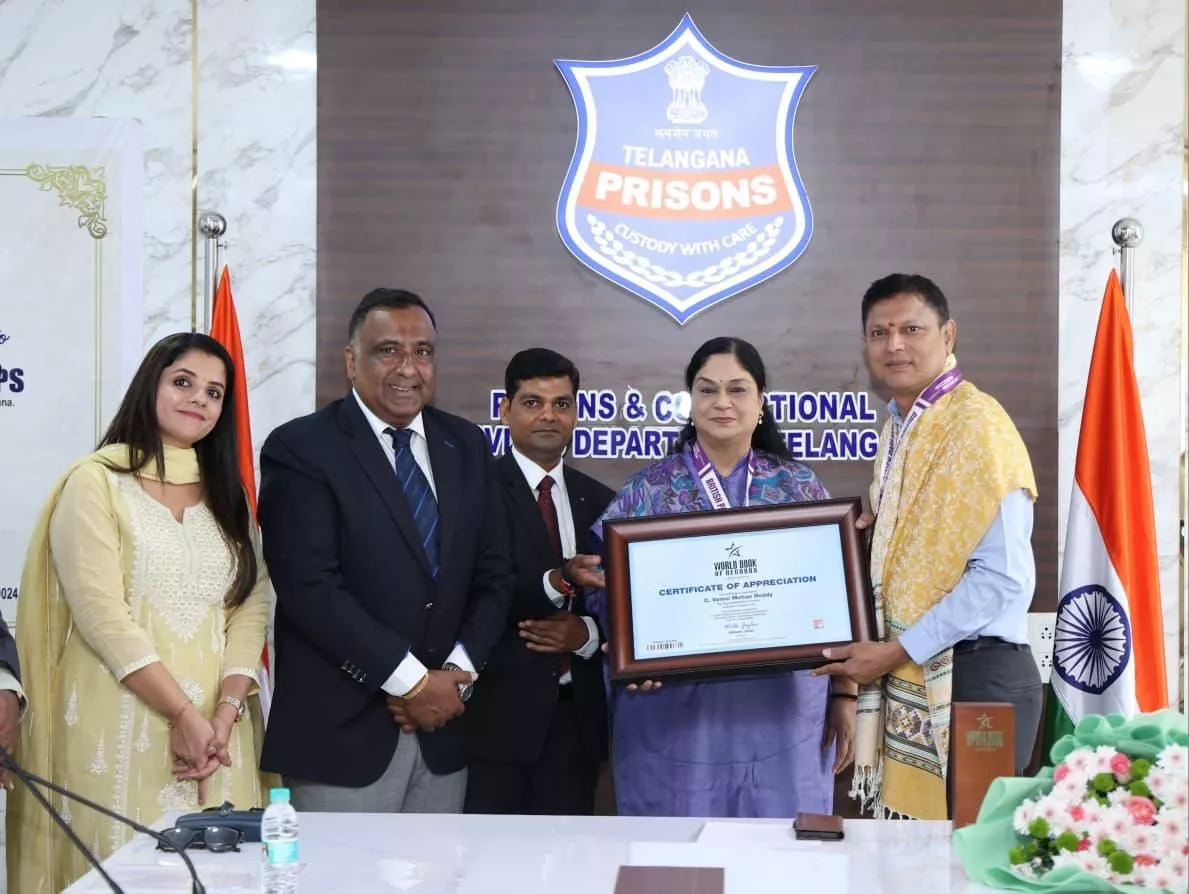 पुलिस अधिकारियों को वर्ल्ड बुक ऑफ रिकॉर्ड्स प्रमाण-पत्र मिला