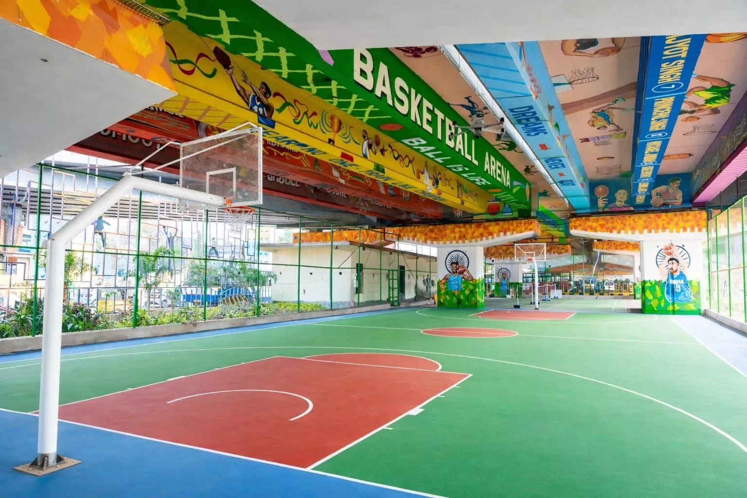 बैरामलगुड़ा फ्लाईओवर के नीचे स्पोर्ट्स एरीना का दृश्य