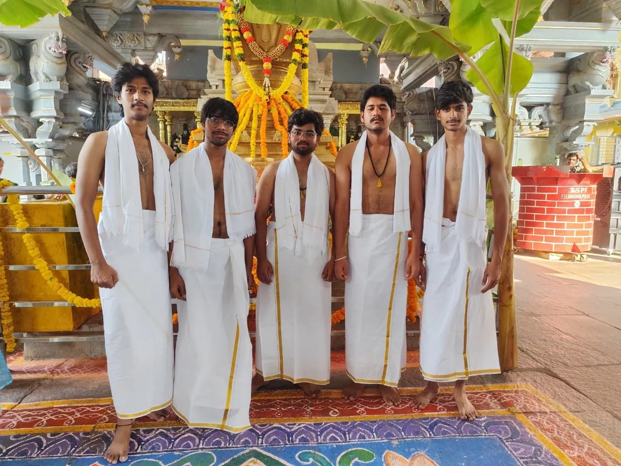 गोदावरी नदी में डूबे छात्रों की खोज कार्य