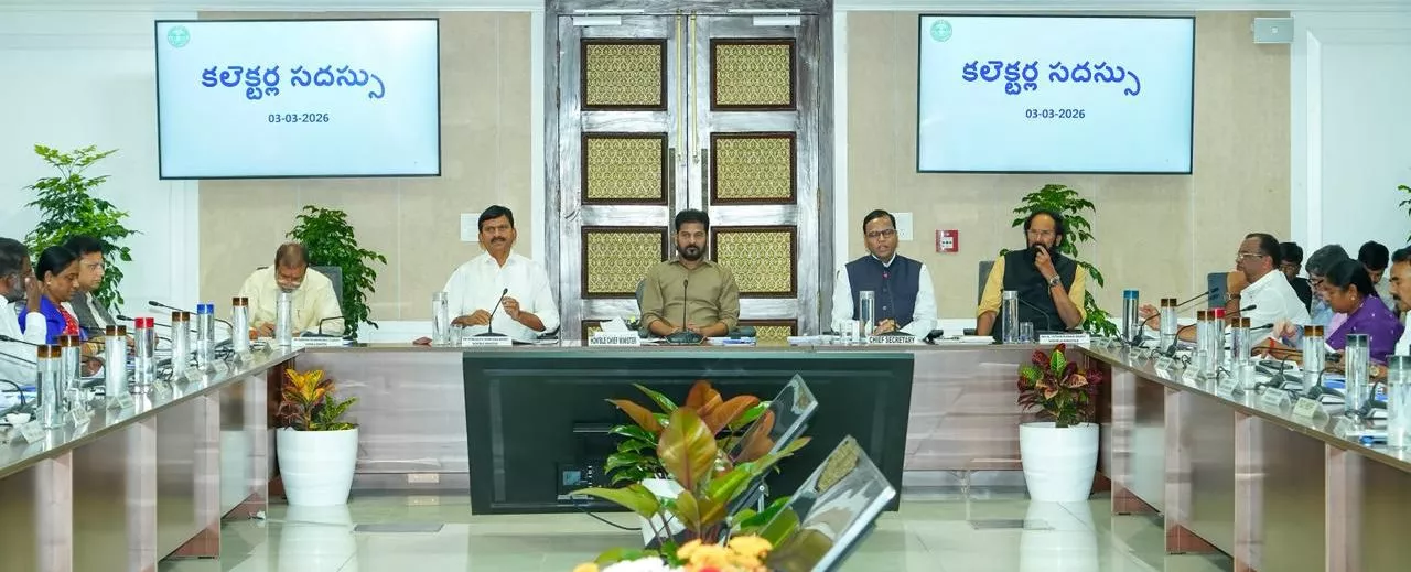 सीएम रेवंत रेड्डी 99 दिन अभियान में अधिकारियों को संबोधित करते हुए