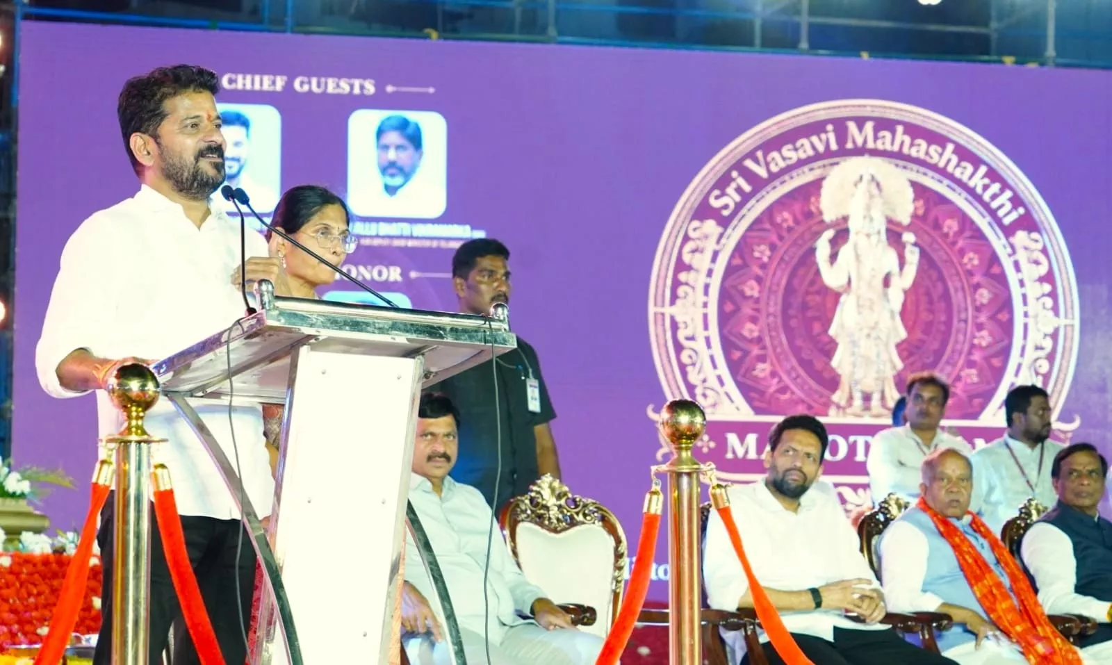 एलबी स्टेडियम में आर्य वैश्य महोत्सव को संबोधित करते रेवंत रेड्डी