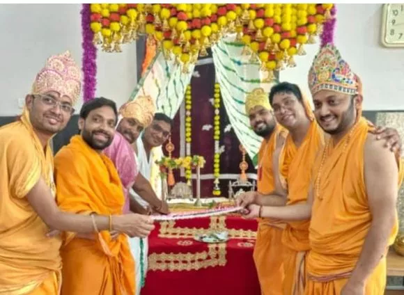 जैन मंदिर में आदि वीर जयंती महोत्सव का दृश्य